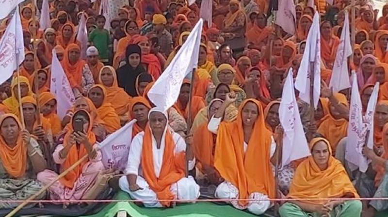 Women protest against farm bills 