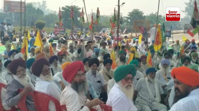 ਕਿਸਾਨਾਂ ਵਲੋਂ ਪ੍ਰਮੁੱਖ ਮਾਰਗ ਕੀਤੇ ਹੋਏ ਜਾਮ