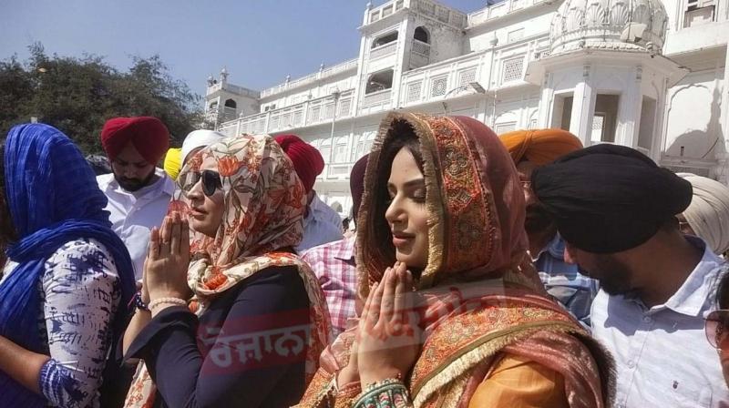 Harnaaz Kaur Sandhu at Darbar Sahib