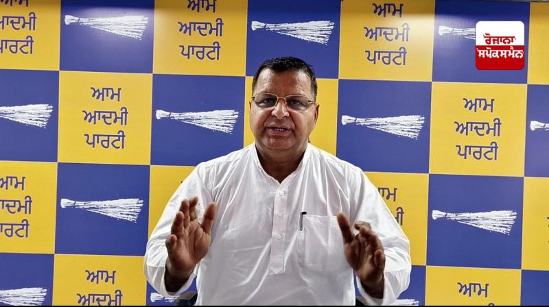 ‘ਆਪ’ ਦੇ ਸੀਨੀਅਰ ਬੁਲਾਰਾ ਨੀਲ ਗਰਗ ਗੱਲਬਾਤ ਕਰਦੇ ਹੋਏ 