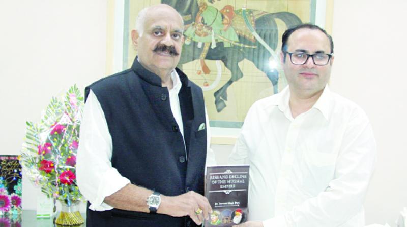 ReshmaJaswant Singh Puri, author of the book, handed over a book to V.P. Singh Badnore
