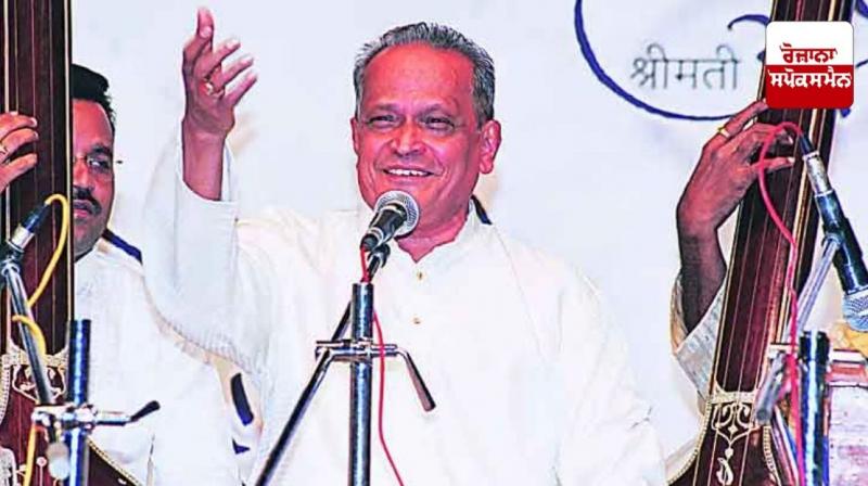 Famous singer Prabhakar Karekhar passes away