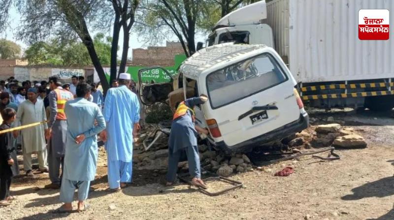 15 members of a family killed in truck overturn in northwest Pakistan