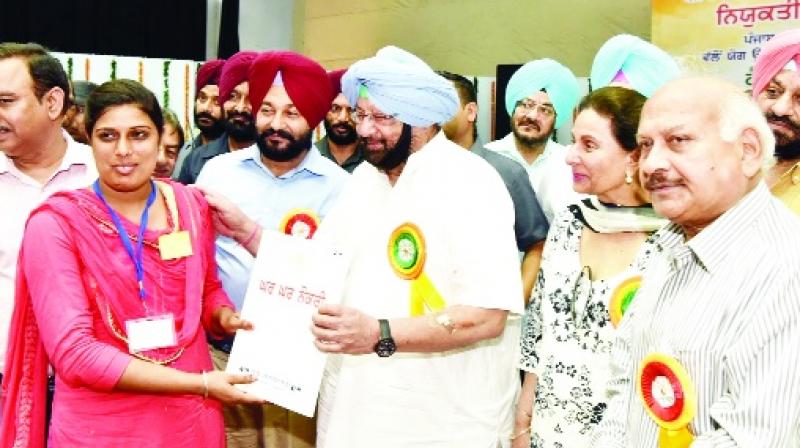 Captain Amarinder Singh Giving   Appointment letter to Recruiters