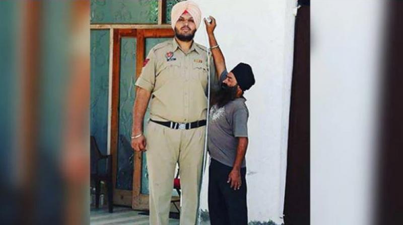  The world's tallest policeman
