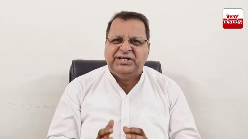 ਨੀਲ ਗਰਗ ਜਾਣਕਾਰੀ ਦਿੰਦੇ ਹੋਏ   