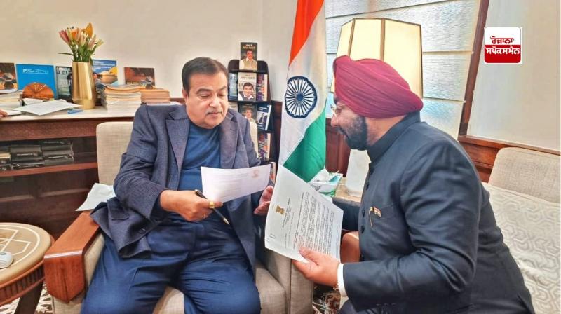 ਪੰਜਾਬ ਤੋਂ ਸੰਸਦ ਮੈਂਬਰ ਵਿਕਰਮਜੀਤ ਸਿੰਘ ਸਾਹਨੀ,ਮੰਤਰੀ ਨਿਤਿਨ ਗਡਕਰੀ ਨਾਲ ਮੁਲਾਕਾਤ ਕਰਦੇ ਹੋਏ  