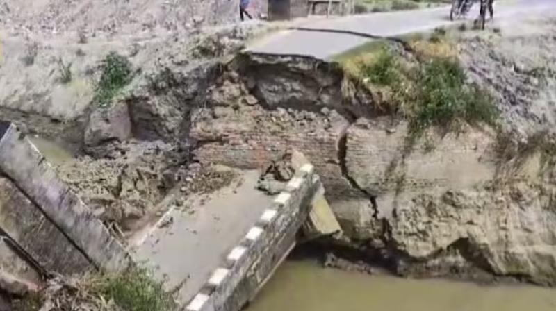 ਬਿਹਾਰ 'ਚ ਡਿੱਗੇ ਪੁਲ ਦੀ ਤਸਵੀਰ 