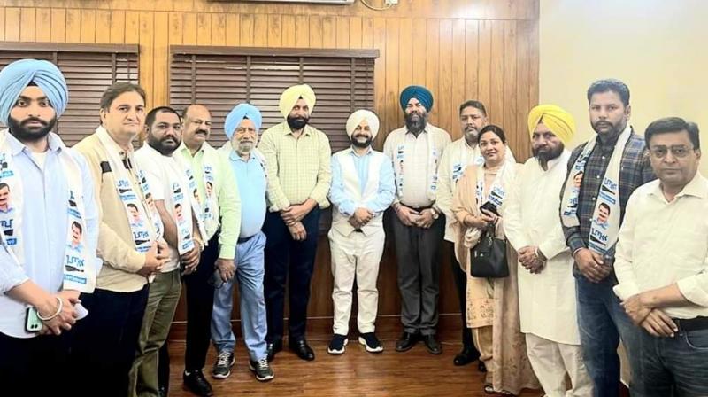  Today again a large number of councilors left the Congress and joined AAP