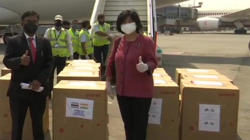 15 oxygen concentrators from Thailand arrive in Delhi 