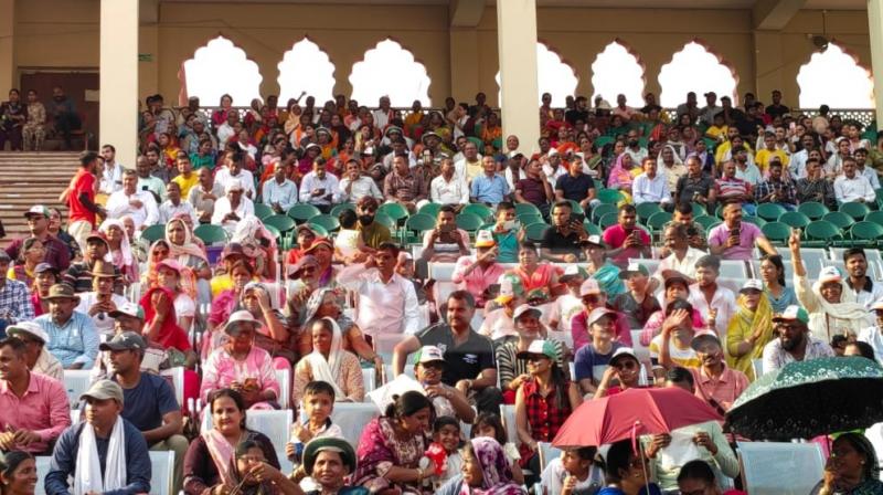 ਅਟਾਰੀ-ਵਾਹਗਾ ਬਾਰਡਰ 'ਤੇ ਮੁੜ ਪਰਤੀ ਰੌਣਕ, ਰਿਟਰੀਟ ਸੈਰੇਮਨੀ ਦੇਖਣ ਪਹੁੰਚੇ ਲੋਕ