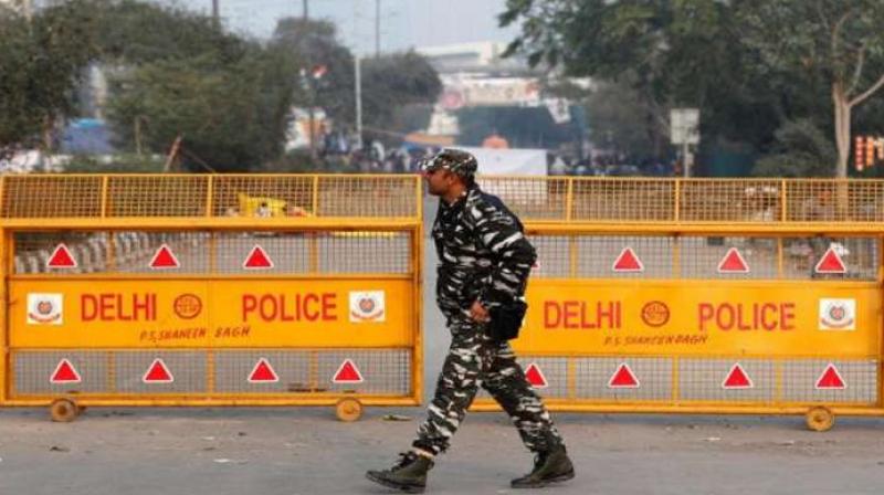 Weekend curfew in delhi