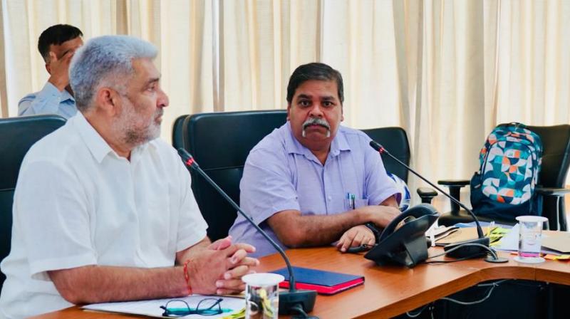  ਮੰਤਰੀ ਕਟਾਰੂਚੱਕ ਅਧਿਕਾਰੀਆਂ ਨਾਲ ਮੀਟਿੰਗ ਕਰਦੇ ਹੋਏ 