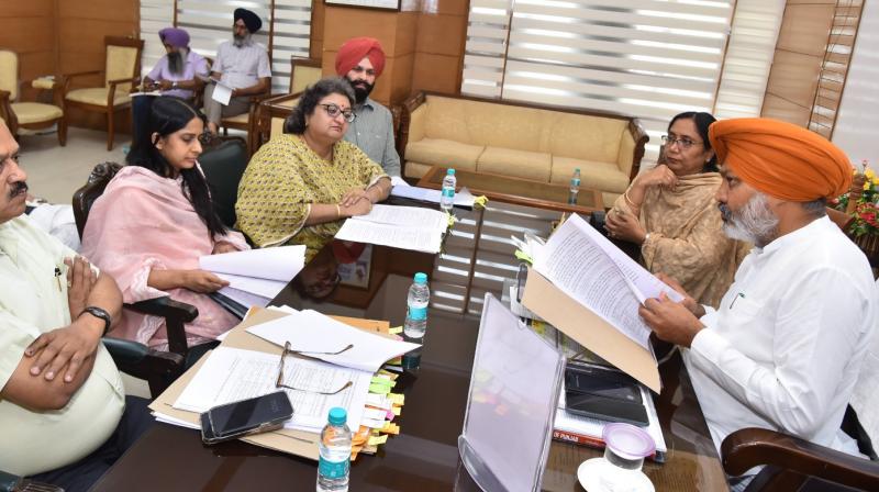 ਮੀਟਿੰਗ ਦੌਰਾਨ ਹਾਜ਼ਰ ਅਧਿਕਾਰੀ 