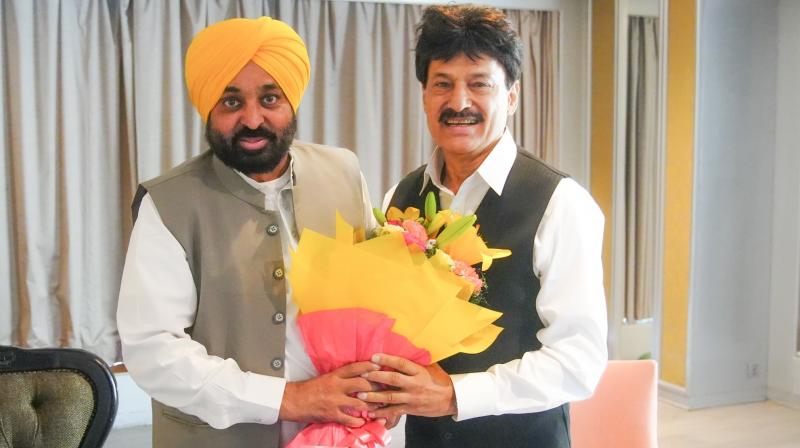 Swaran Salaria Joins AAP