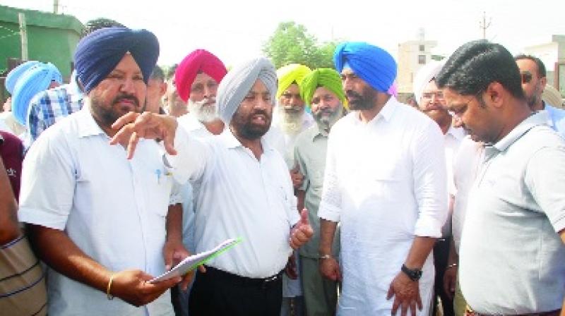 Sukhpal Singh Khaira  with others