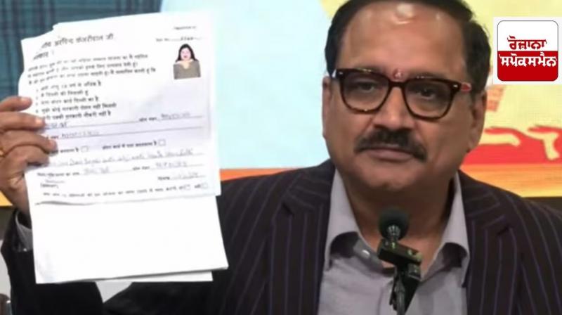 30 thousand forms of Chief Minister Mahila Samman Yojana found near a junkyard in Delhi: BJP