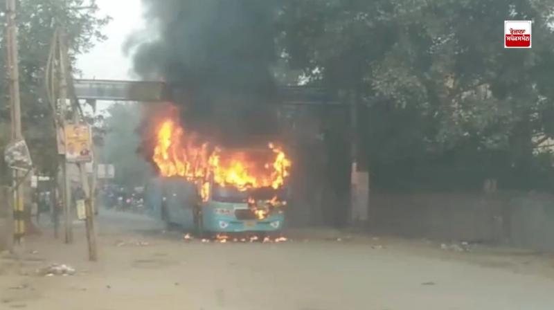 Delhi Bus Fire news in punjabi