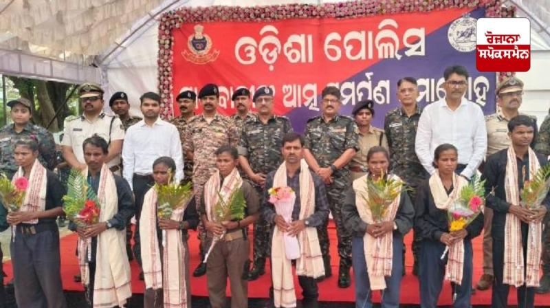 11 Maoists surrender with weapons to Odisha Police in Kalahandi