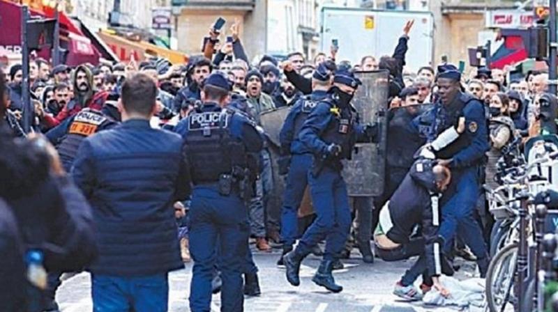 12 police officers injured in a clash with protesters in Paris, know the whole case