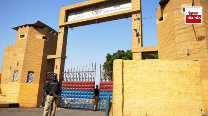 Over 200 prisoners escape from Pakistan jails during earthquake