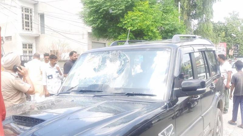 ਪੁਲਿਸ ਜਾਂਚ ਕਰਦੀ ਹੋਈ 