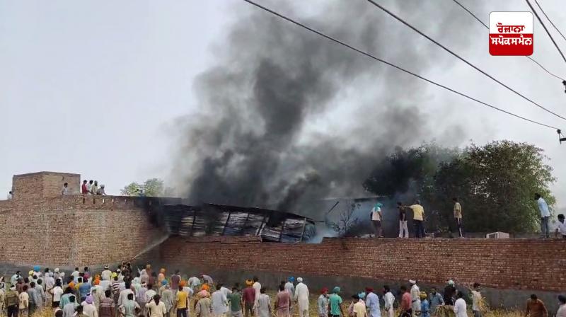 ਬੁਢਲਾਡਾ ਦੇ ਪਿੰਡ ਅਹਿਮਦਪੁਰ ’ਚ ਕੂਲਰ ਫੈਕਟਰੀ ਨੂੰ ਲੱਗੀ ਅੱਗ