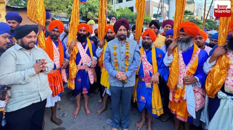  ਮਹਾਰਾਸ਼ਟਰ ਦੇ ਨਾਂਦੇੜ ਤਖ਼ਤ ਸ਼੍ਰੀ ਹਜ਼ੂਰ ਸਾਹਿਬ ਵਿਖੇ ਸੰਗਤਾਂ ਦੁਸਹਿਰਾ ਮੁਹੱਲਾ ਮਨਾਉਂਦੀਆਂ ਹੋਈਆਂ 