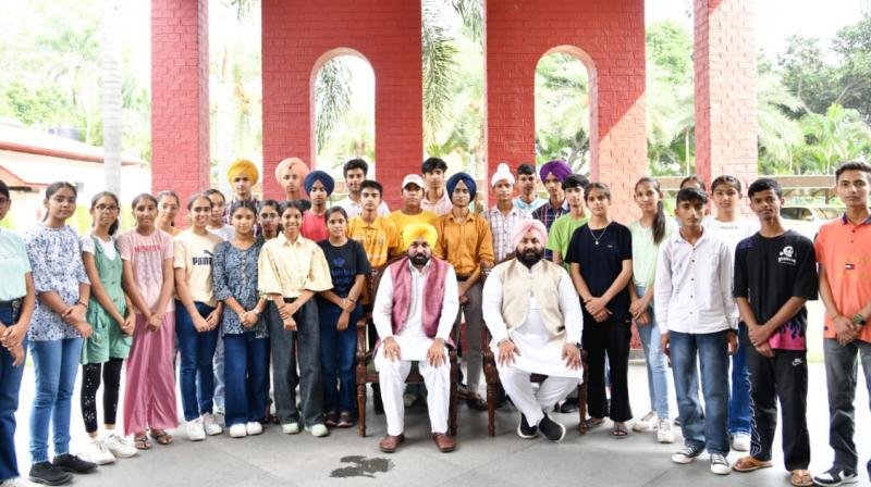  After seeing the launch of Chandrayaan-3, the returning students received CM honor