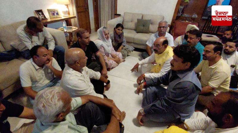 Mohinder Bhagat met the family of martyred Lieutenant Colonel Bhanu Pratap Mankotia.