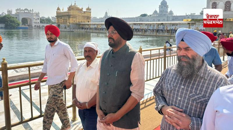 ਸ਼੍ਰੀ ਹਰਿਮੰਦਰ ਸਾਹਿਬ ਨਤਮਸਤਕ ਹੋਏ ਕੈਬਨਟ ਮੰਤਰੀ ਕੁਲਦੀਪ ਸਿੰਘ ਧਾਲੀਵਾਲ