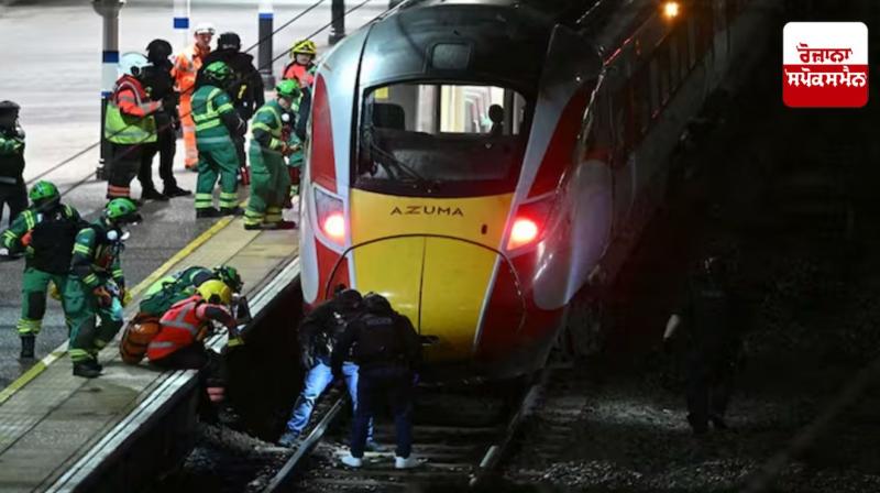 People attacked with a knife on a moving train in Britain