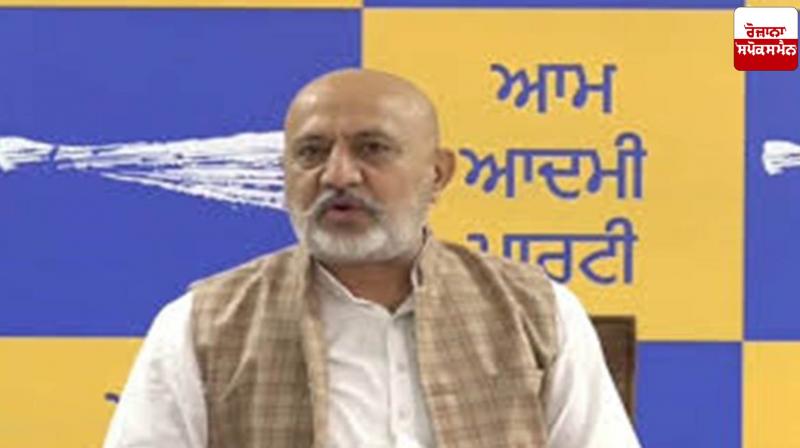 Ravneet Bittu himself admitted that alliance with Badal family means return of drugs and gangsters in Punjab: AAP