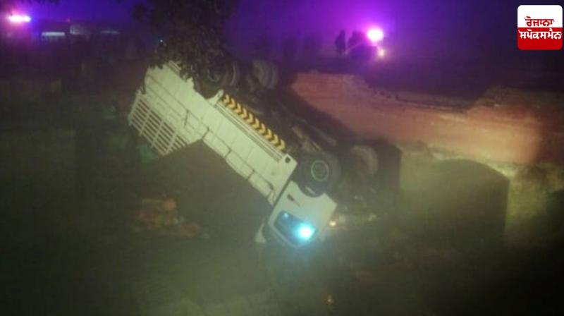 Fatal road accident due to fog in western Punjab, 14 people including 6 children die