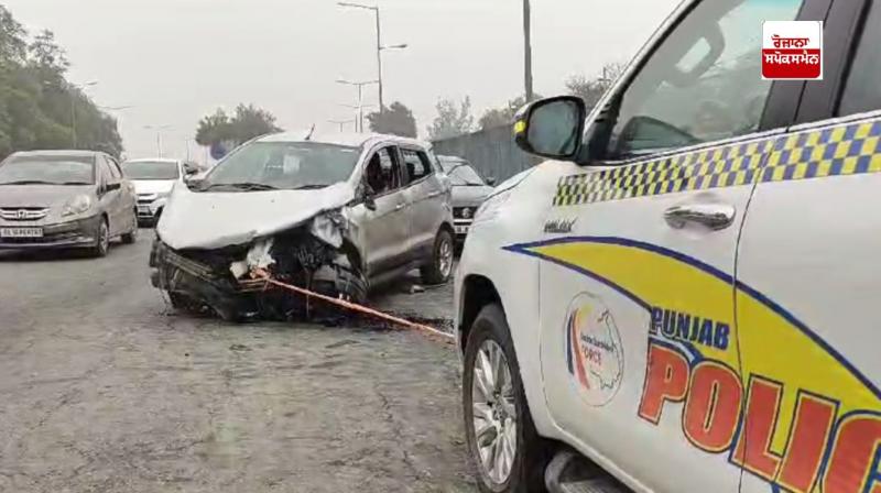 ਹਾਦਸੇ ਦੌਰਾਨ ਨੁਕਸਾਨੀ ਗਈ ਕਾਰ 