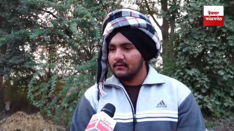 ਨੌਜਵਾਨ ਪੱਤਰਕਾਰਾਂ ਨਾਲ ਗੱਲਬਾਤ ਕਰਦੇ ਹੋਏ 