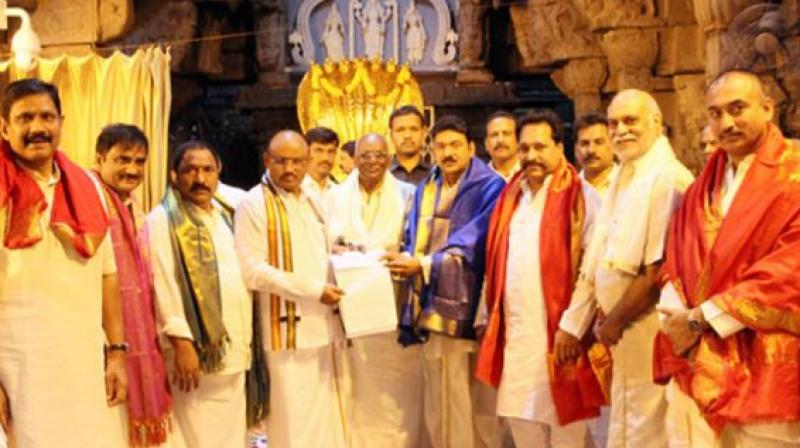 Devotees Tirumala Venkateswara temple