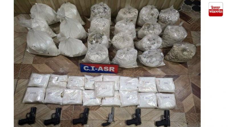 2 drug smugglers arrested with heroin worth crores