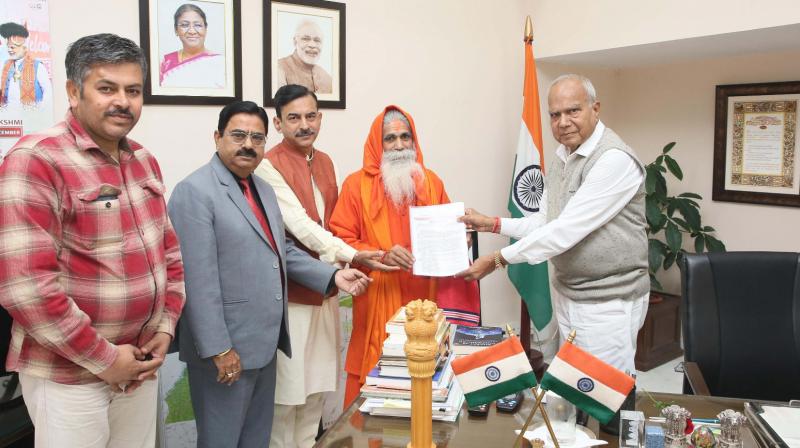 Swami Krishnanandaji Maharaj met Governor of Punjab