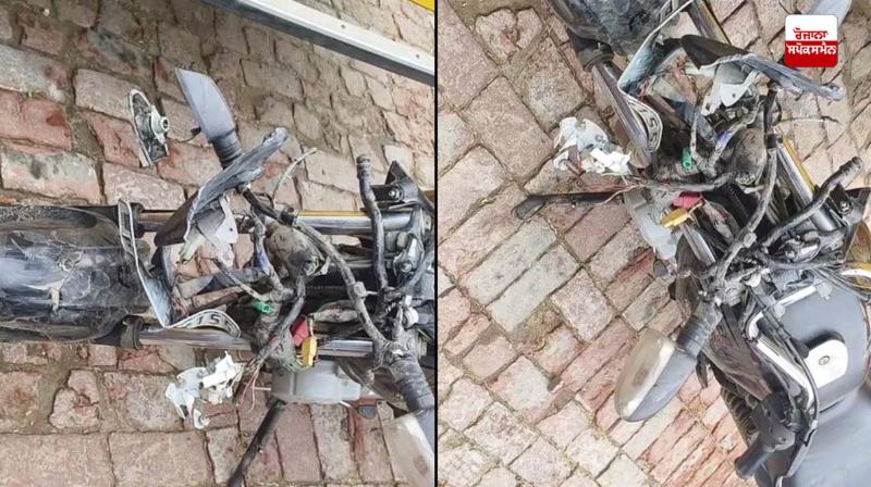 ਹਾਦਸੇ ’ਚ ਨੁਕਸਾਨਿਆ ਗਿਆ ਮੋਟਰਸਾਈਕਲ 