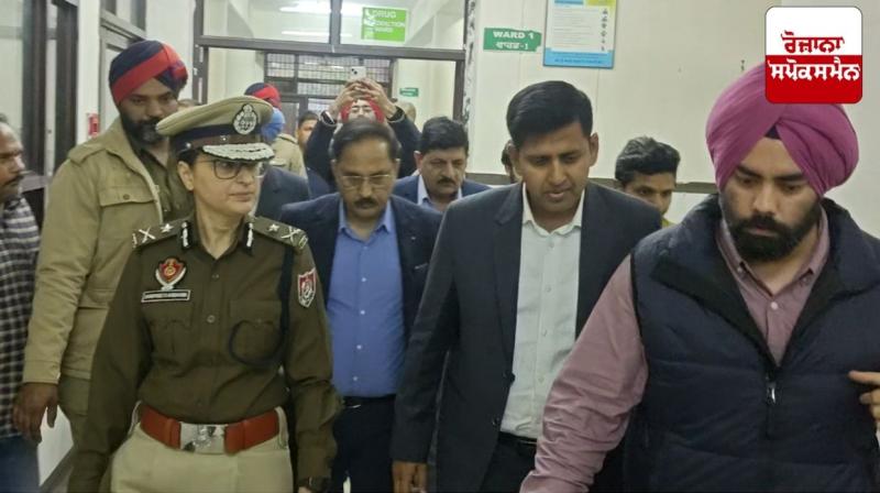 ਡਿਪਟੀ ਕਮਿਸ਼ਨਰ ਅਤੇ ਪੁਲਿਸ ਕਮਿਸ਼ਨਰ ਨੇ ਸਿਵਲ ਹਸਪਤਾਲ ਦੇ ਨਸ਼ਾ ਛੁਡਾਊ ਕੇਂਦਰ ਦਾ ਦੌਰਾ ਕਰਦੇ ਹੋਏ 