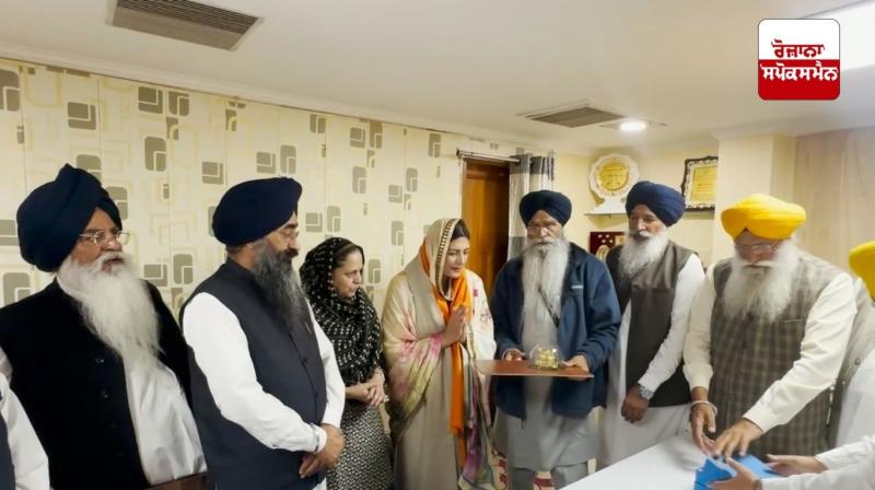 Amritsar: UK MP Bibi Preet Kaur Gill pays obeisance at Sachkhand Sri Harmandir Sahib