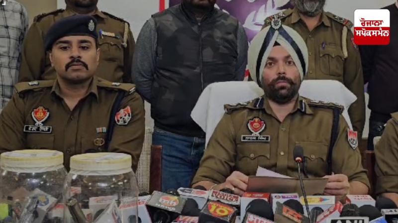 ਡਾ. ਨਾਨਕ ਸਿੰਘ ਆਈਪੀਐਸ ਐਸਐਸਪੀ ਪਟਿਆਲਾ ਗੈਂਗਸਟਰਾਂ ਬਾਰੇ ਜਾਣਕਾਰੀ ਦਿੰਦੇ ਹੋਏ 