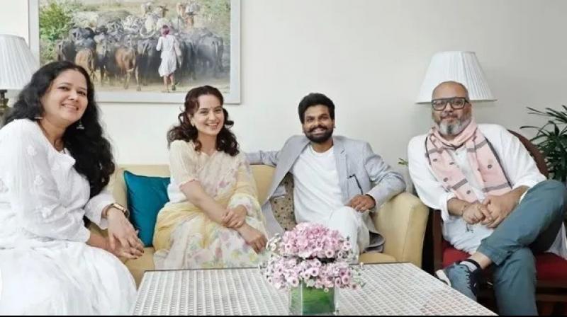 ਕੰਗਨਾ ਰਣੌਤ, ਨਿਰਮਾਤਾ ਜੋੜੀ ਬਬੀਤਾ ਆਸ਼ੀਵਾਲ, ਆਦਿ ਸ਼ਰਮਾ ਦੂਰਦਰਸ਼ੀ ਨਿਰਦੇਸ਼ਕ-ਲੇਖਕ ਮਨੋਜ ਤਪੜੀਆ