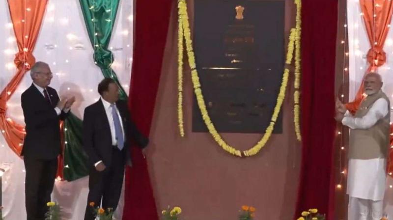  ਪ੍ਰਧਾਨ ਮੰਤਰੀ ਮੋਦੀ ਨੇ ਬਰੂਨੇਈ ਵਿੱਚ ਭਾਰਤੀ ਹਾਈ ਕਮਿਸ਼ਨ ਦੇ ਨਵੇਂ ਦਫ਼ਤਰ ਦਾ ਉਦਘਾਟਨ ਕਰਦੇ ਹੋਏ 