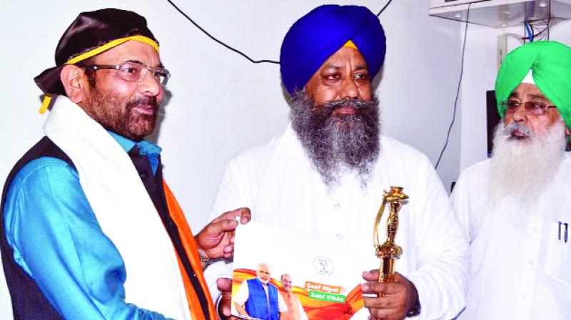 Bangla Sahib's Head Granthi meeting  Naqvi