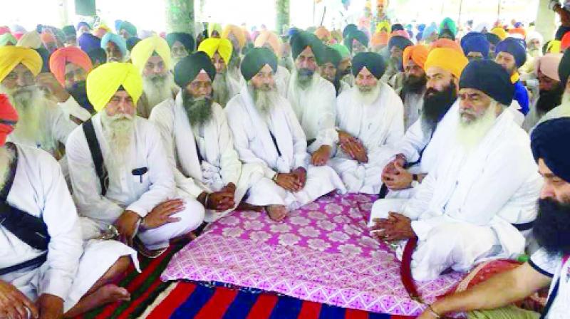 Bhai Dhian Singh Mandal  supporting  Morcha and other Panthic Leaders.