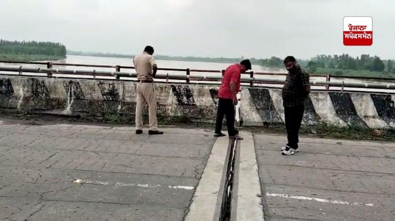 ਬਿਆਸ ਦਰਿਆ 'ਚ ਪਾਣੀ ਦੇ ਤੇਜ਼ ਦੇ ਵਹਾਅ ਕਾਰਨ ਪੁਲ 'ਚ ਪਈ ਦਰਾਰ