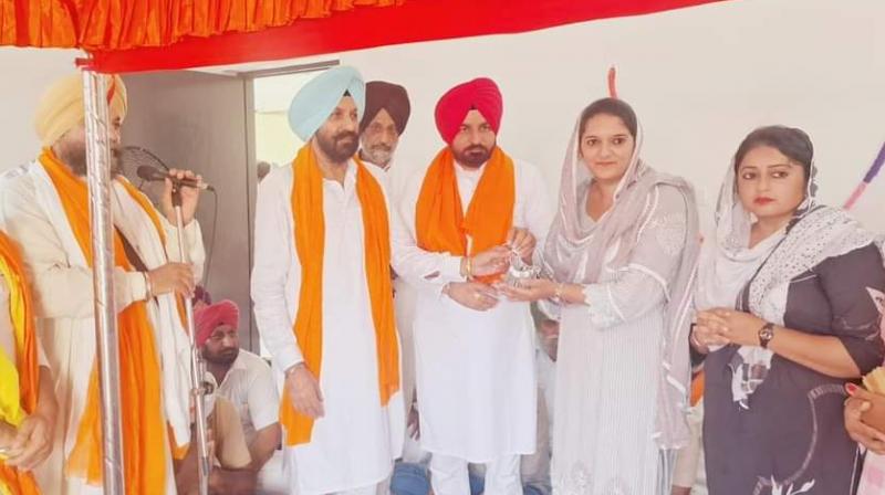 Former MLA Pinky inaugurated the government building and put up the post, notice from the health department