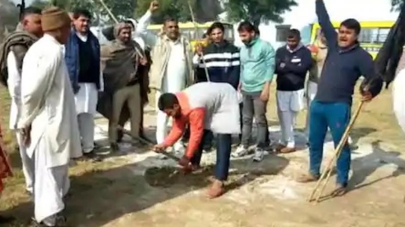 Agriculture Law: Farmers' dug helipad of deputy CM Dushyant Chautala